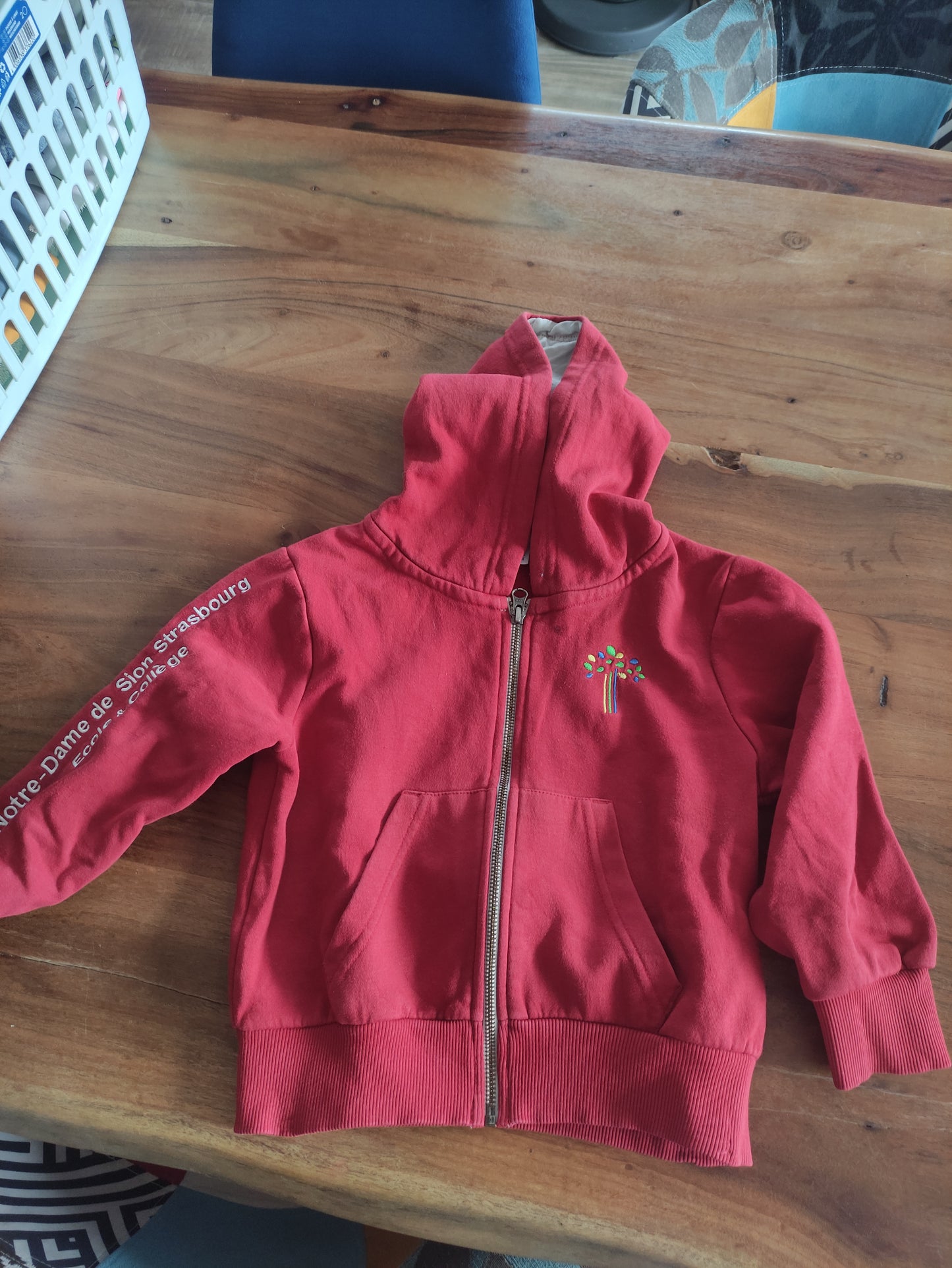 sweat à capuche rouge NDDS Strasbourg