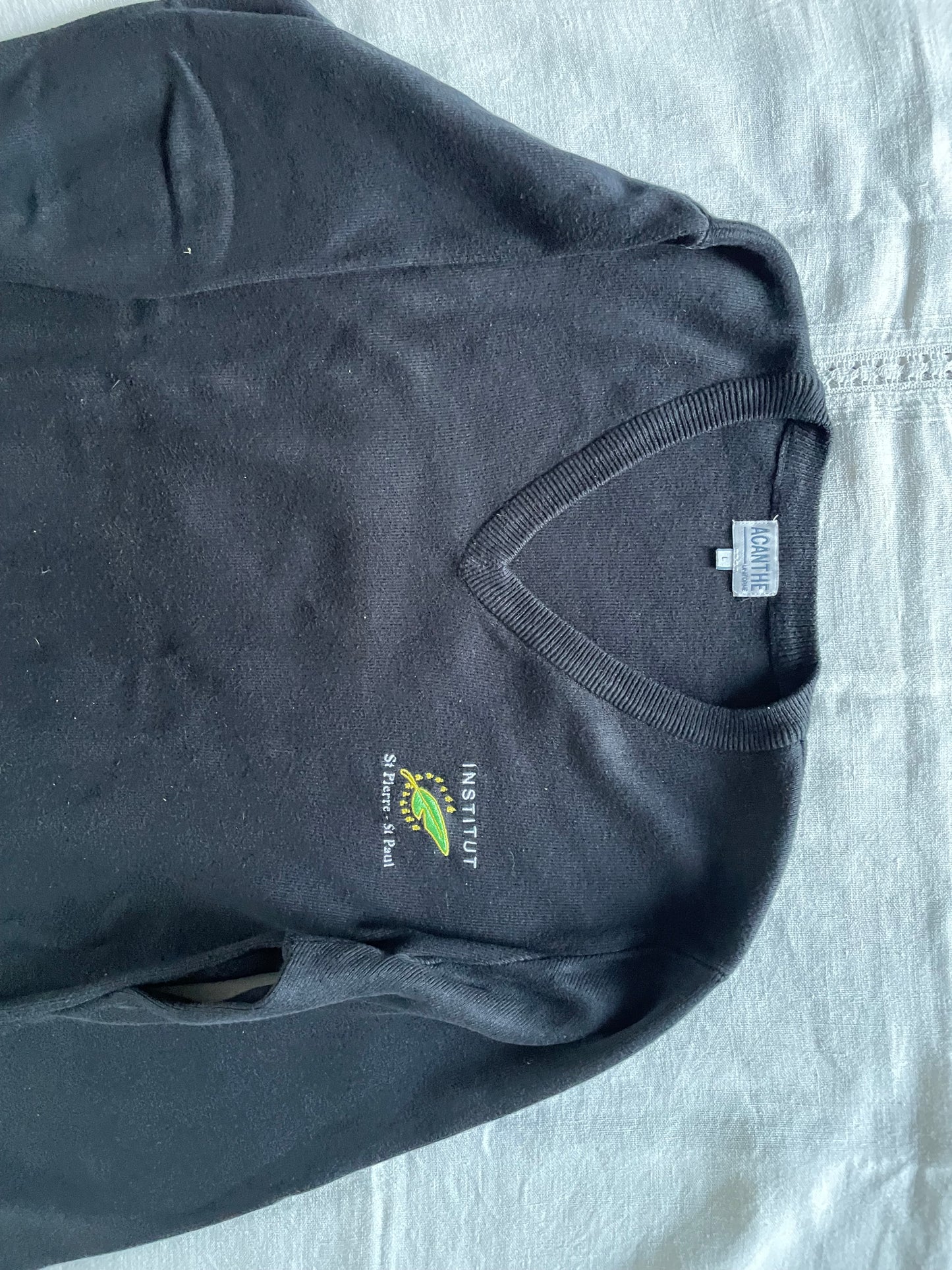 pull col V acry-coton Institut St Pierre St Paul